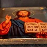 Подарочная икона "Христос Вседержитель" с ковчегом — фотография 3