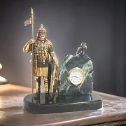 Часы «Витязь-защитник» с богатырём на змеевике — необычный подарок — фотография 1