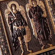Подарочная резная Икона Архангелы Михаил и Гавриил — фотография 5