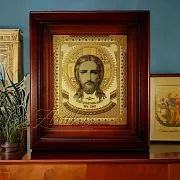 Икона Иисуса Христа /в киоте/. Златоуст — необычный подарок — фотография 1