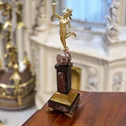 Статуэтка «Гермес» на камне — креноид и долерит — красивый подарок — фотография 1
