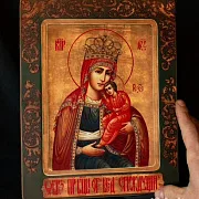 Икона Богоматери "Избавительница от бед страждущих — красивый подарок — фотография 2