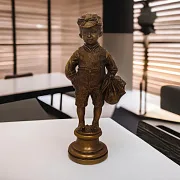 Композиция «Озорник» из бронзы — оригинальный подарок — фотография 1