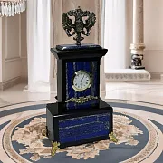 Ручная работа: Настольные часы «Герб» из лазурита и долерита — фотография 1