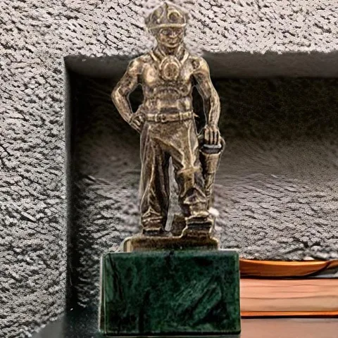 Бронзовая статуэтка «Шахтёр с отбойным молотком» на подставке — красивый подарок