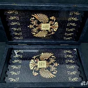 На память: Нарды под стеклом «Герб Российской Федерации» — фотография 3