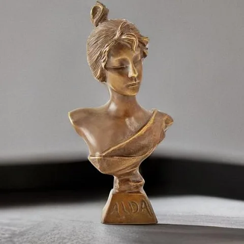 Бронзовый бюст «Аида» — красивый подарок
