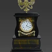 Ручная работа: Настольные часы «Герб» из тигрового глаза и долерита — фотография 3