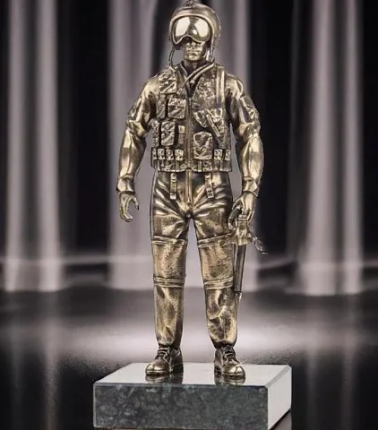 На память: Бронзовая статуэтка «Лётчик ВВС России», 170×70×70 мм