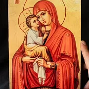 Икона деревянная "Богоматерь Почаевская" — оригинальный подарок — фотография 4
