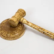 Ручная работа: Судейский и аукционный молоток из карельской берёзы — фотография 2