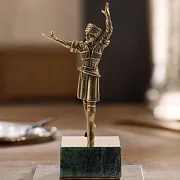 Бронзовая статуэтка «Горец в танце. Большой» на змеевике — красивый подарок — фотография 1