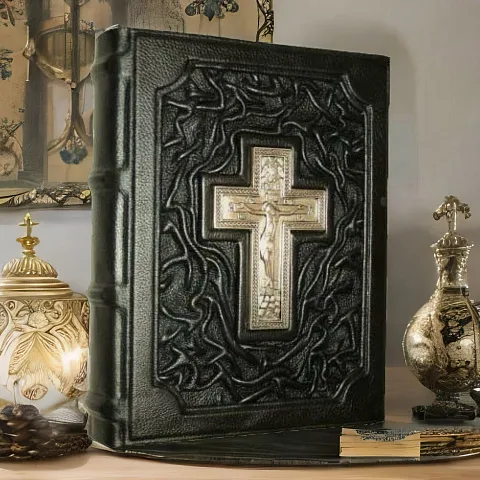 Евангелие — книга в кожаном переплёте — красивый подарок